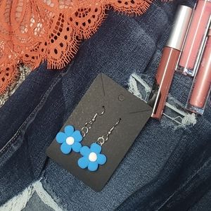 Monday Blues flower earrings 💙